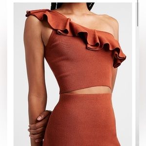 NWT | Express | Body Contour Ruffle One Shoulder Cropped Sweater Tank | Size M